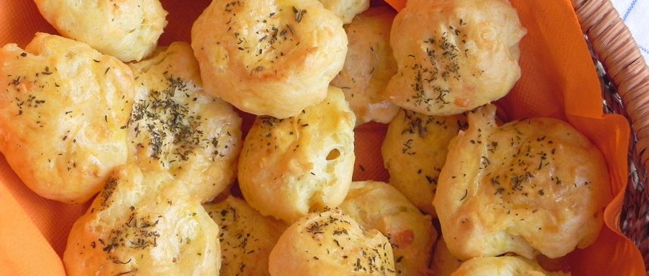 Въздушни солени еклери с кашкавал