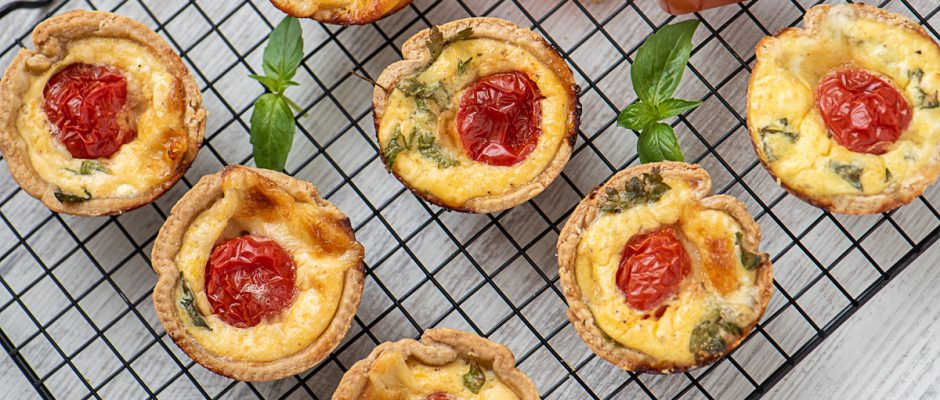 Lunchbox Recipes Италиански тарти с босилек