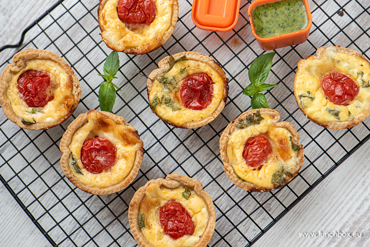 Lunchbox Recipes Италиански тарти с босилек