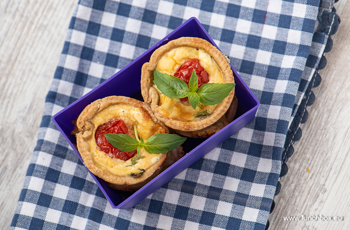 Lunchbox Recipes Италиански тарти с босилек