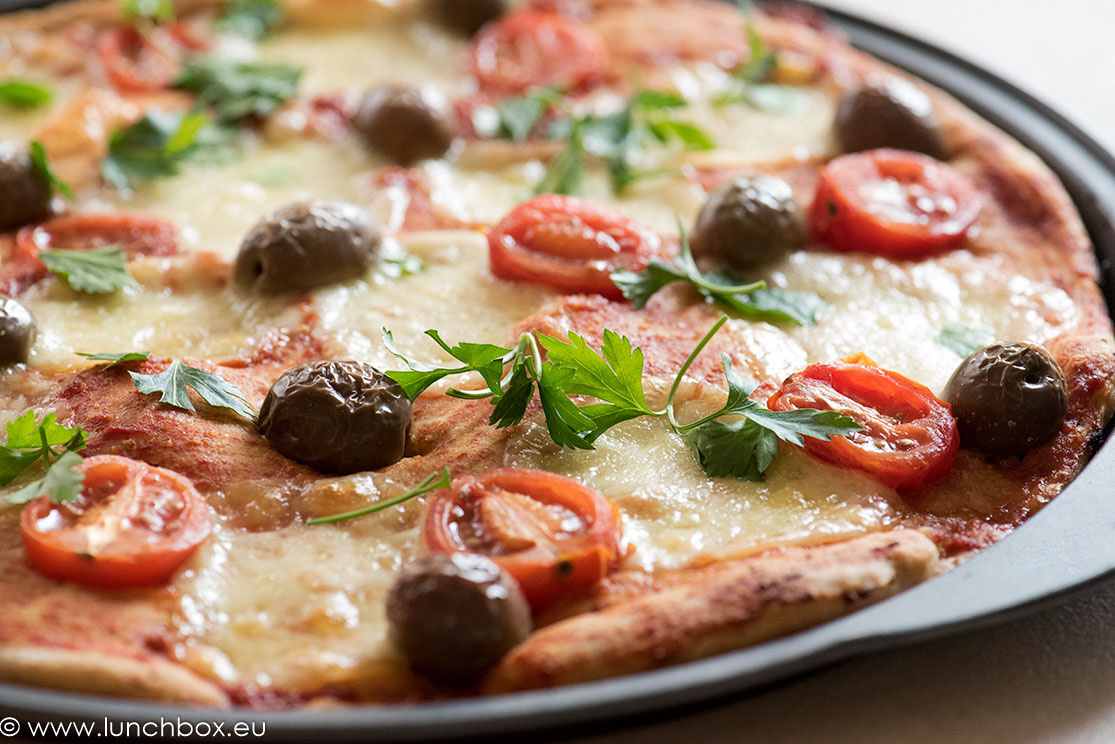 eatin by design Pizza Margaritta with ray flour