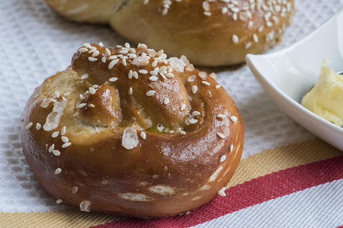 Pretzel single