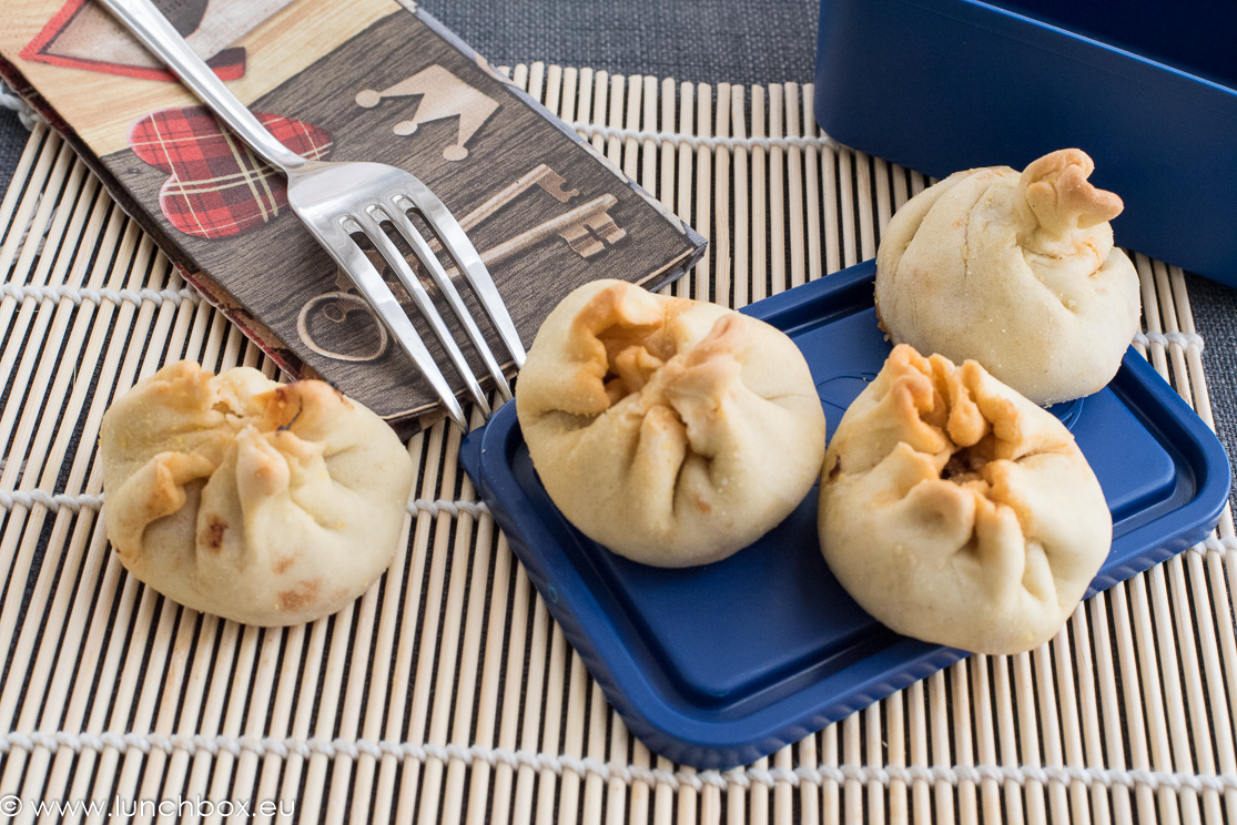 Хрупкави кесии с wonton кори