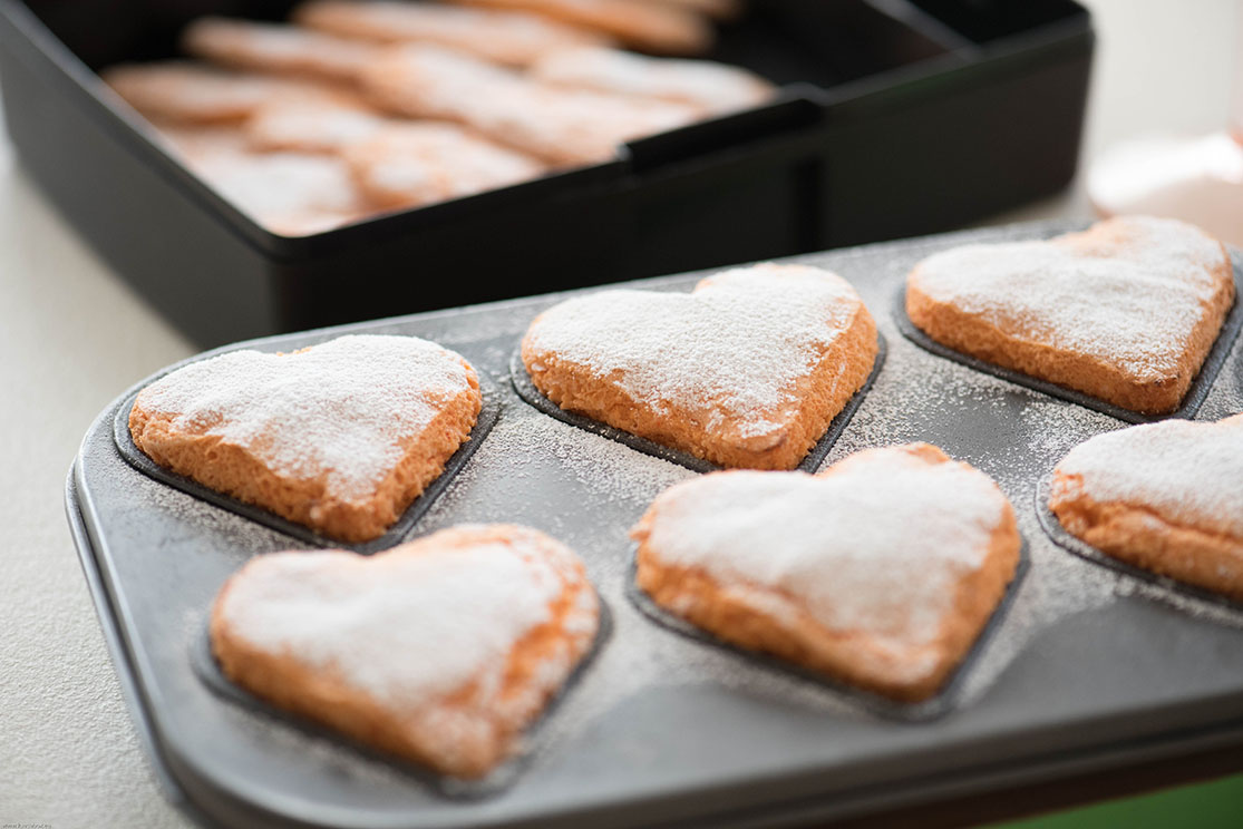 biscuit roses de reims tray