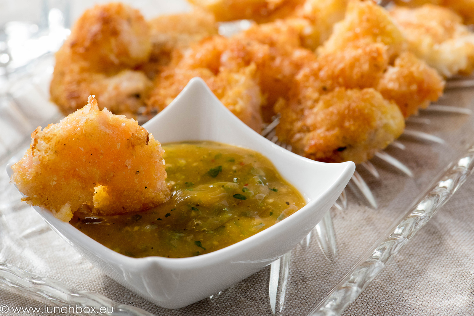 coconut shrimps with spicy mango sauce