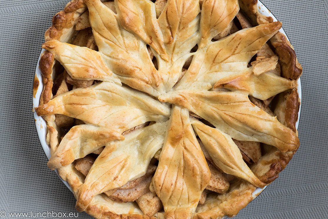 traditional apple pie