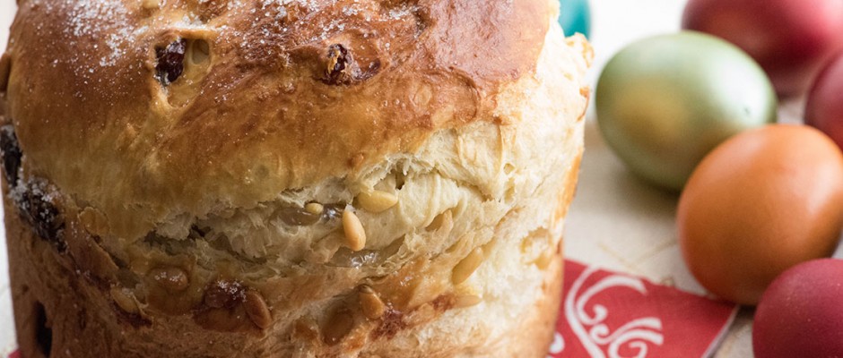 панетоне със стафиди и кедрови ядки