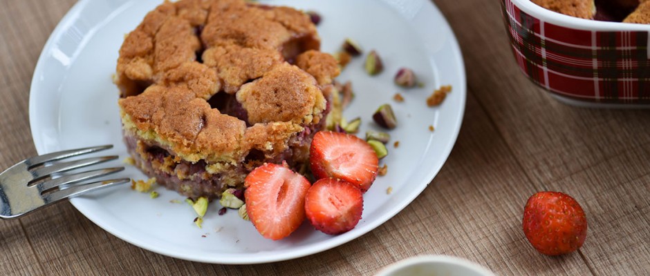 strawberry crumb tart