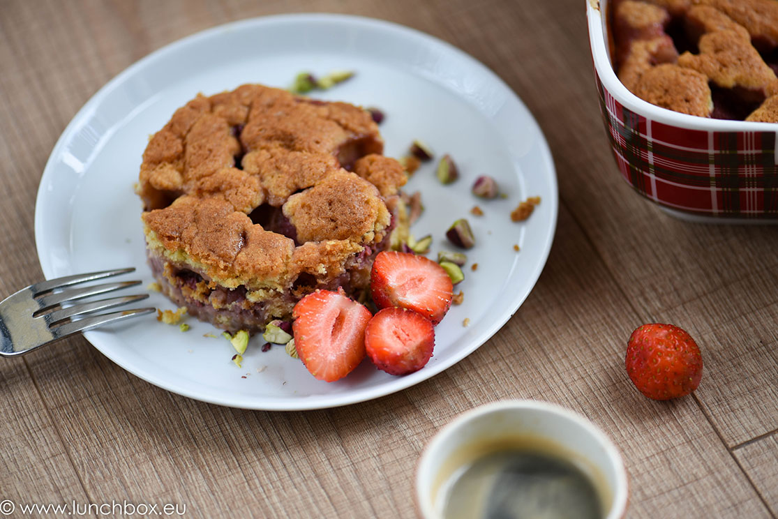 strawberry crumb tart
