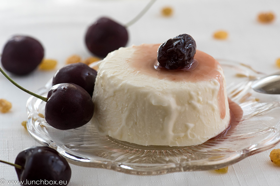 Creamy iced puddings with summer fruits