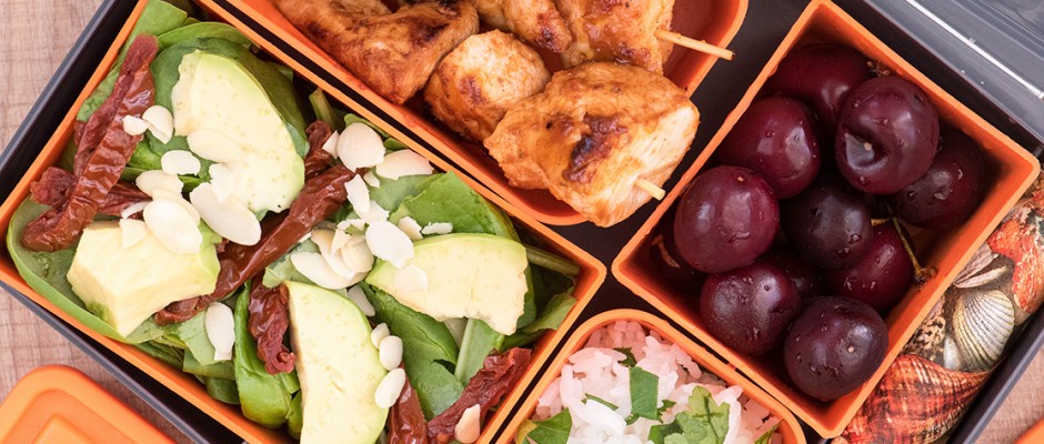 Lunchbox меню Мариновани пилешки шишчета в кокос