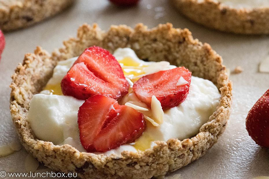 mini-tart-with yogurt