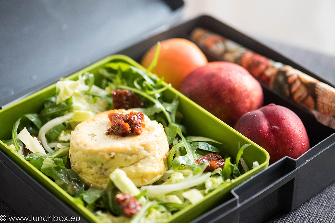 Lunchbox light menu: Печена рикота с рукола