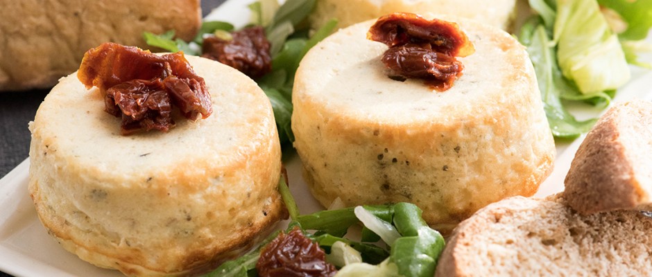 Печена рикота с рукула и сушени домати