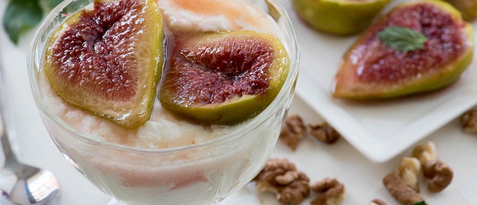 baked figs with yogurt