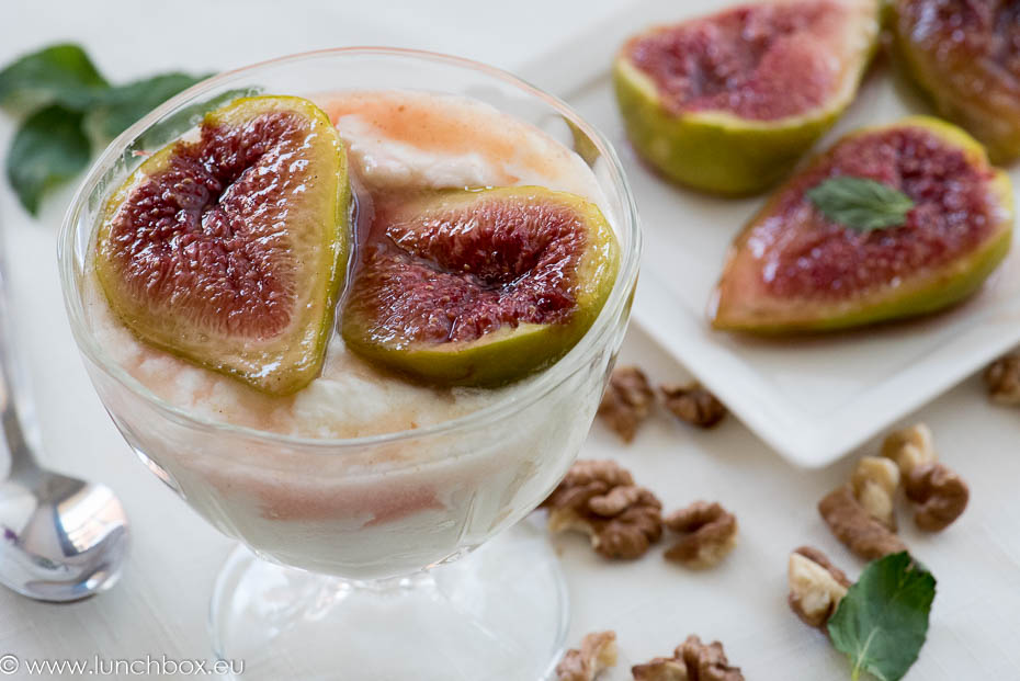 baked figs with yogurt