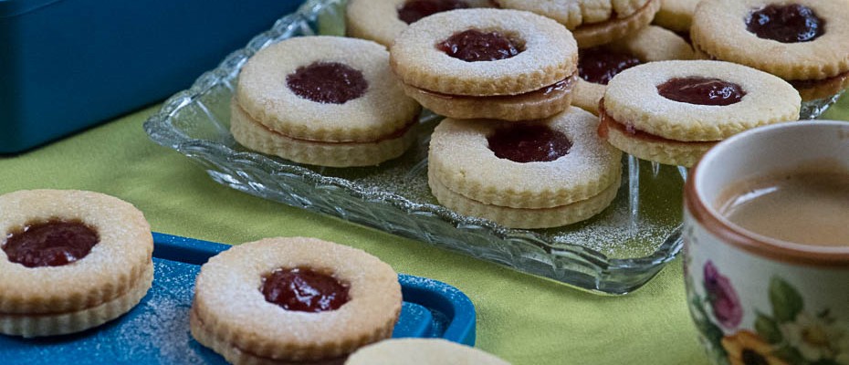 Бързи бисквити със сладко от ягоди