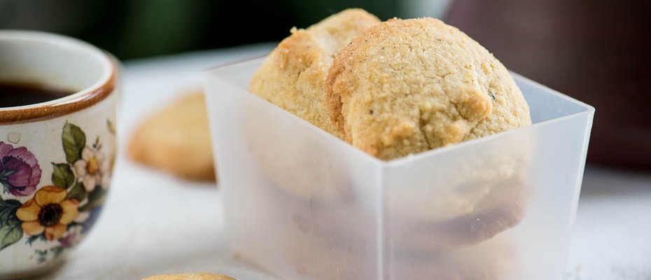 Spicy pepper biscuits