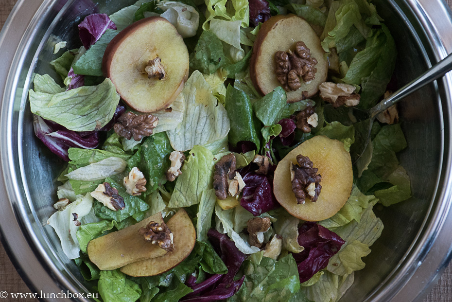 Rasted apple green salad