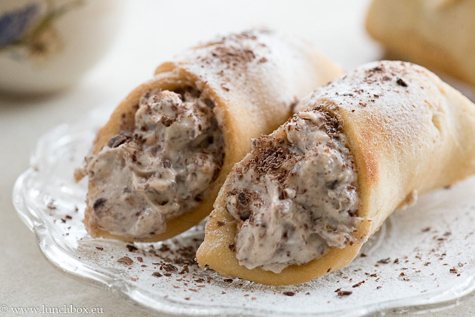 Каноли с черен шоколад
