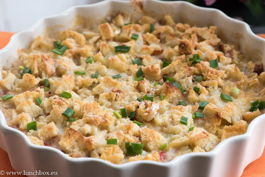 Leftover meat pot pie with garlic topping