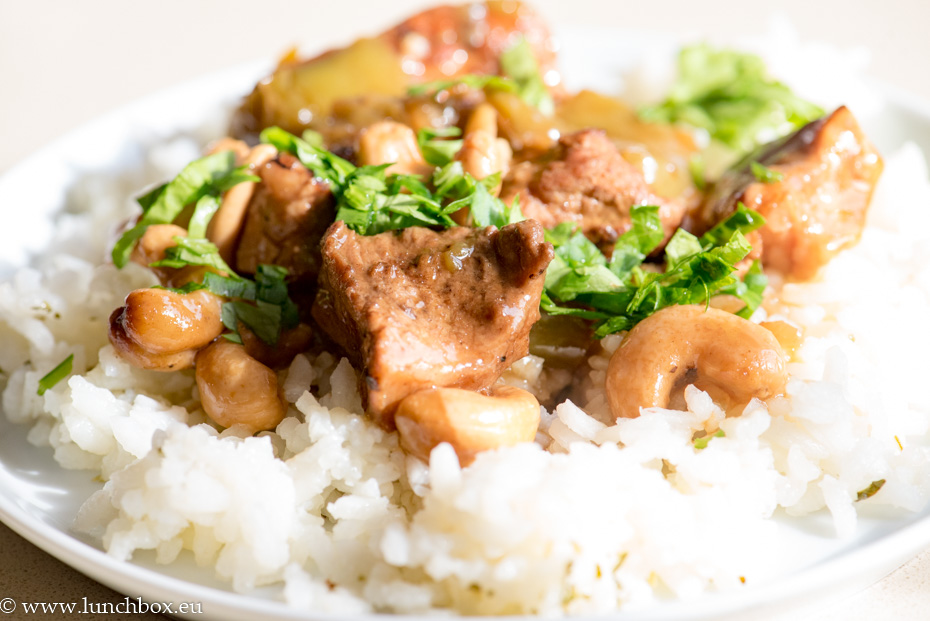 Pork bites in tender sauce and cashew