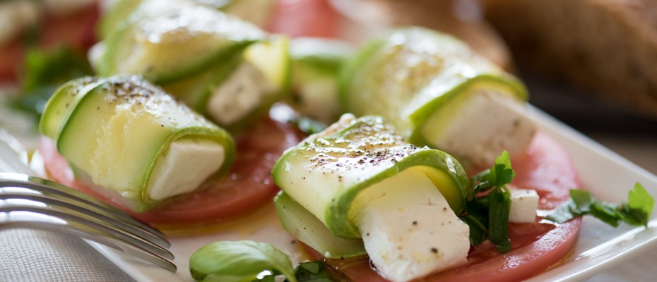 Courgette and zucchini rolls