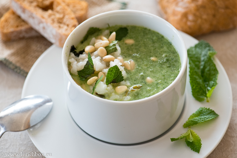 Spinach steamed soup
