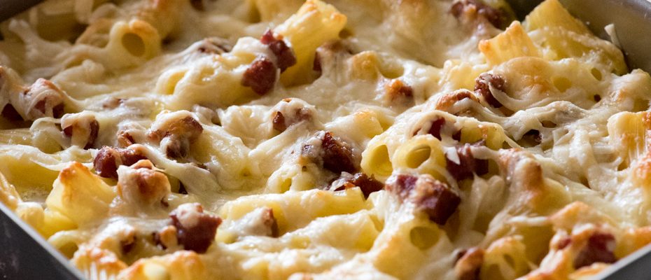 Quick and easy macaroni with ham and cheese