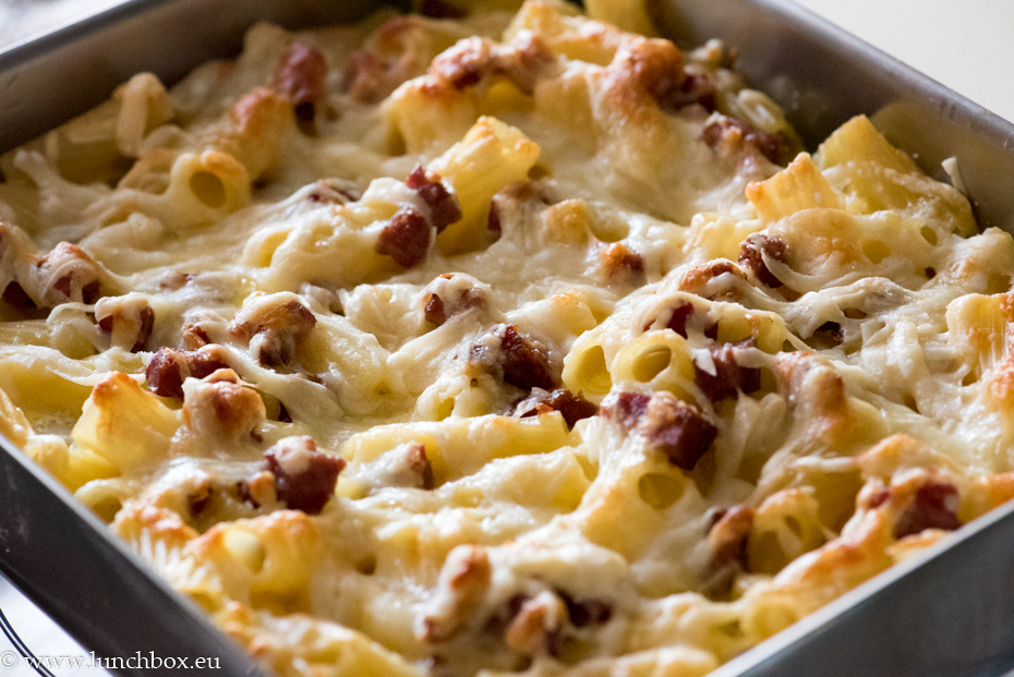 Quick and easy macaroni with ham and cheese