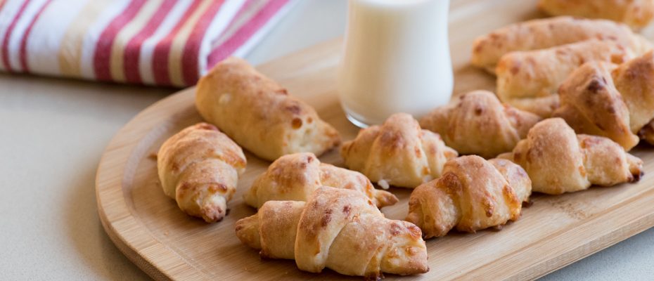 Mini-savory-buns with cheeses