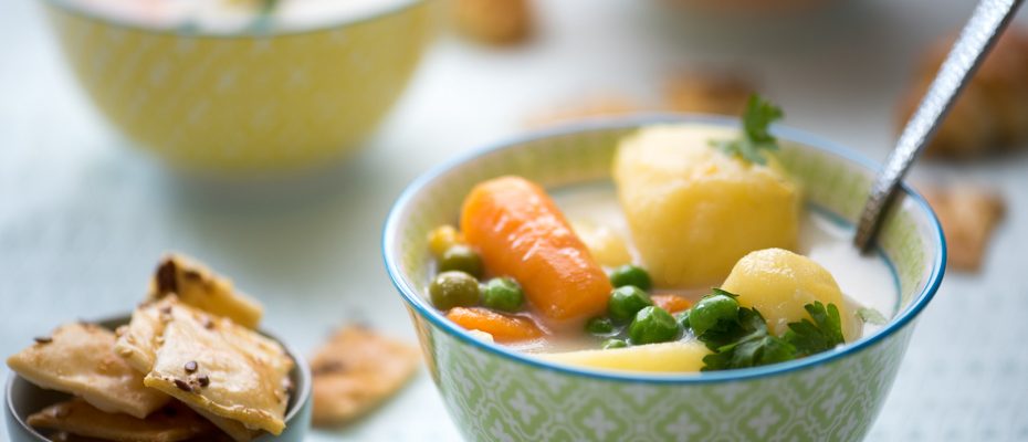 Light-white vegetable warming soup for lunchbox