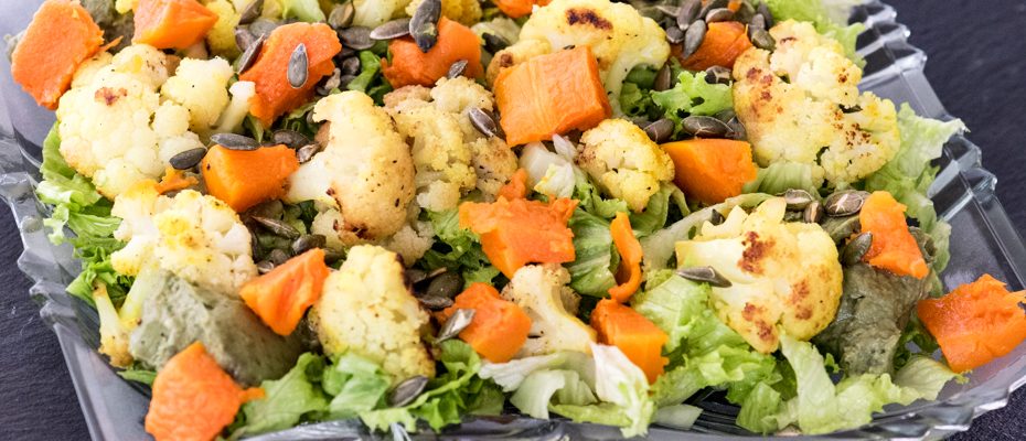 Есенна салата със сос от дюли