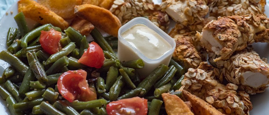 Chicken bites with crispy oat crust