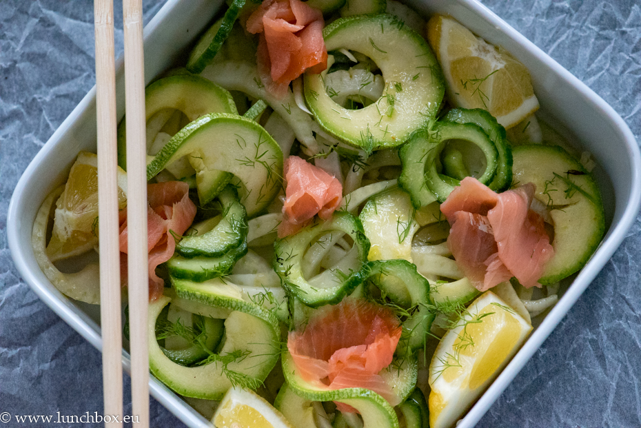 spiralized-salmon-fennel-salad