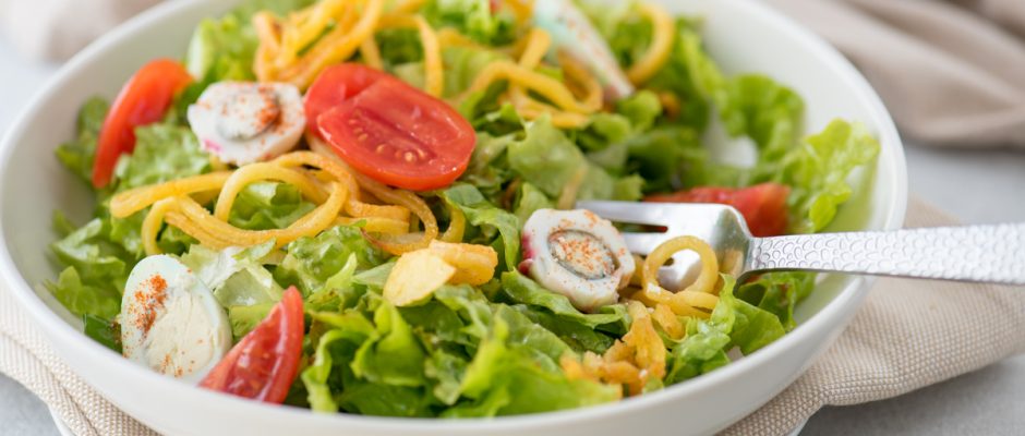 Quails egg salad with crispy potatoes
