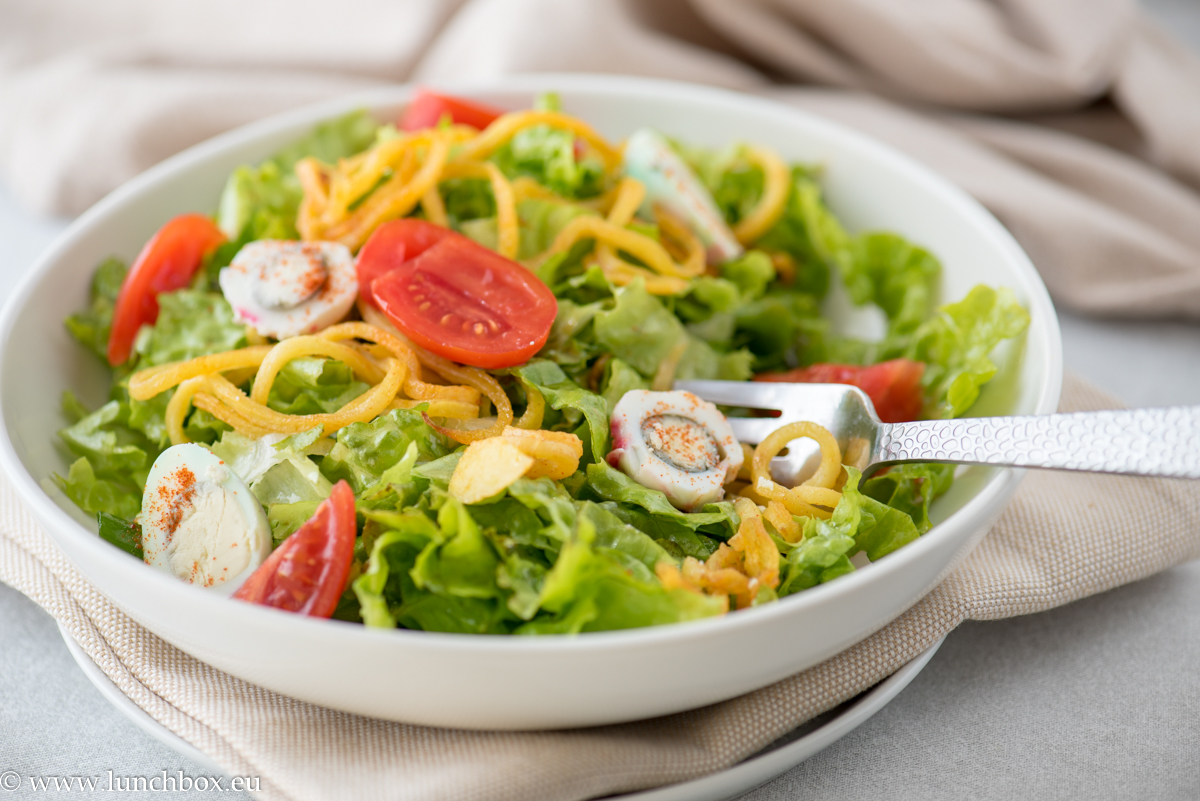 Quails egg salad with crispy potatoes