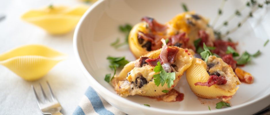 stuffed conchiglioni (shell pasta)