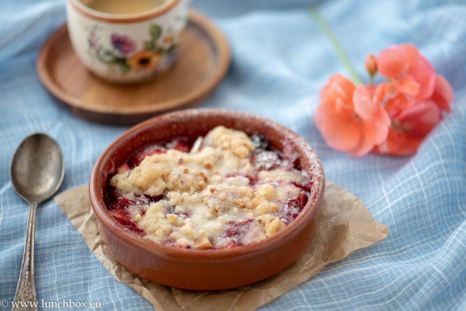 Strawberry crumble