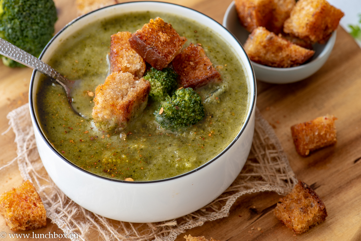 Brain healthy broccoli and ginger soup