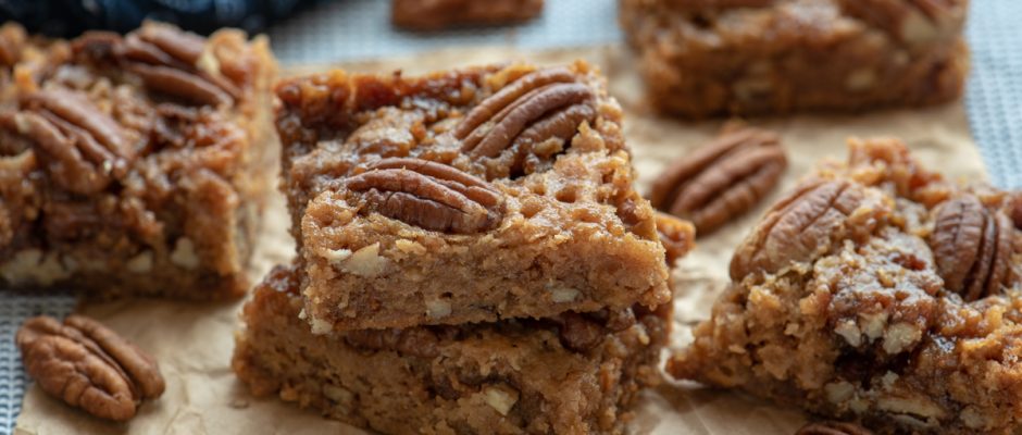 Pecan and spelta bars