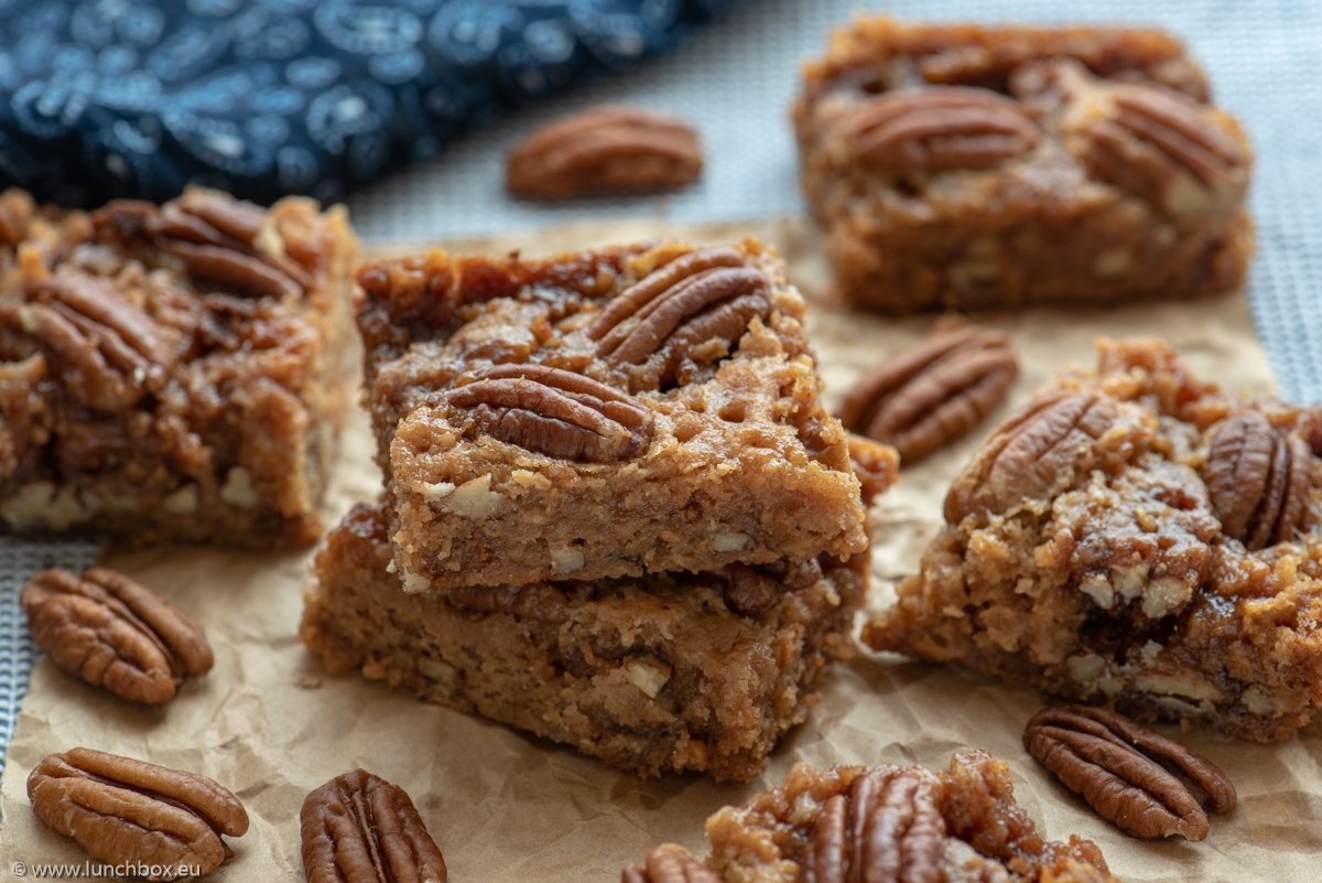 Pecan and spelta bars