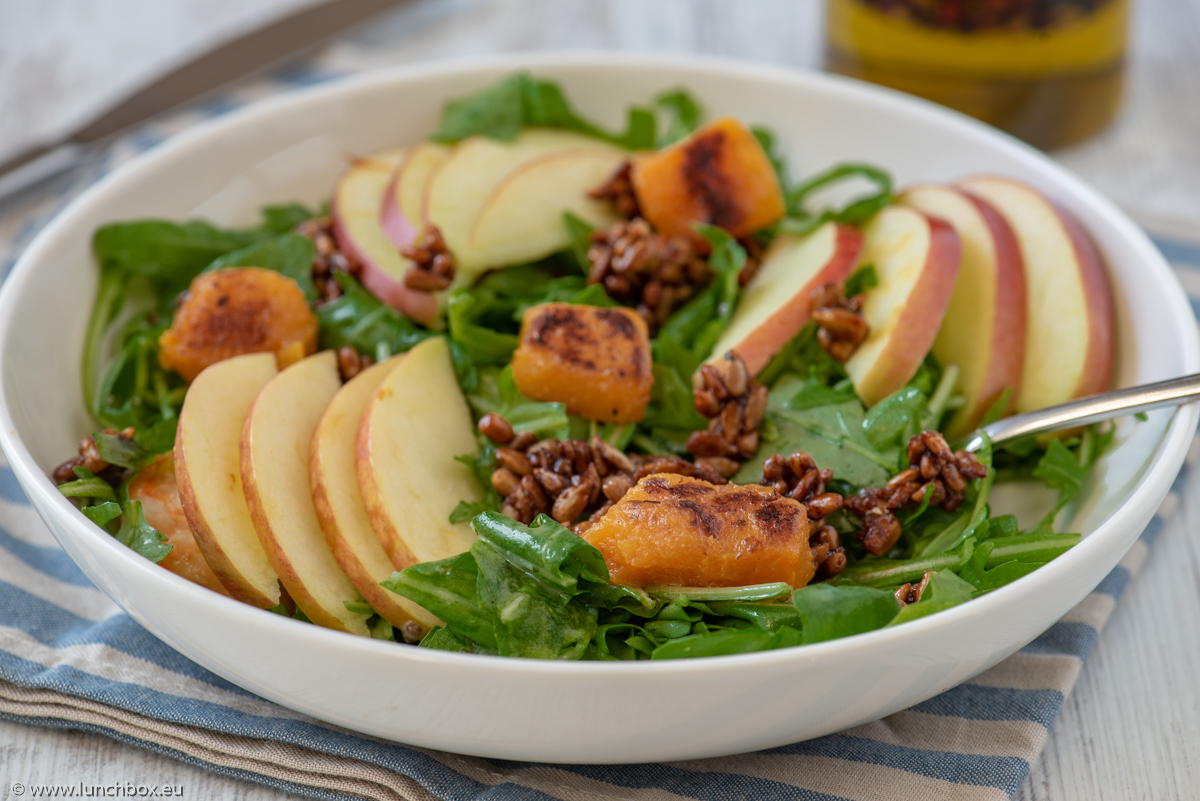 Lunchbox салата с рукула и ябълки