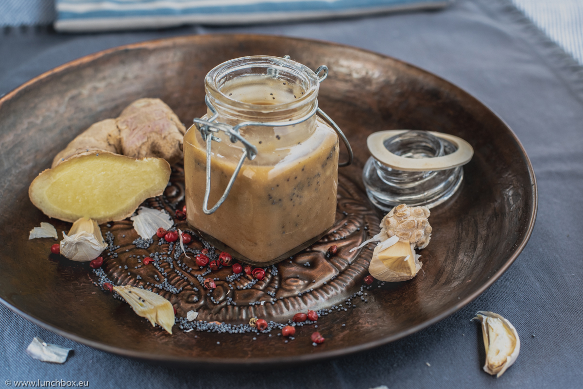 Salad dressing with ginger