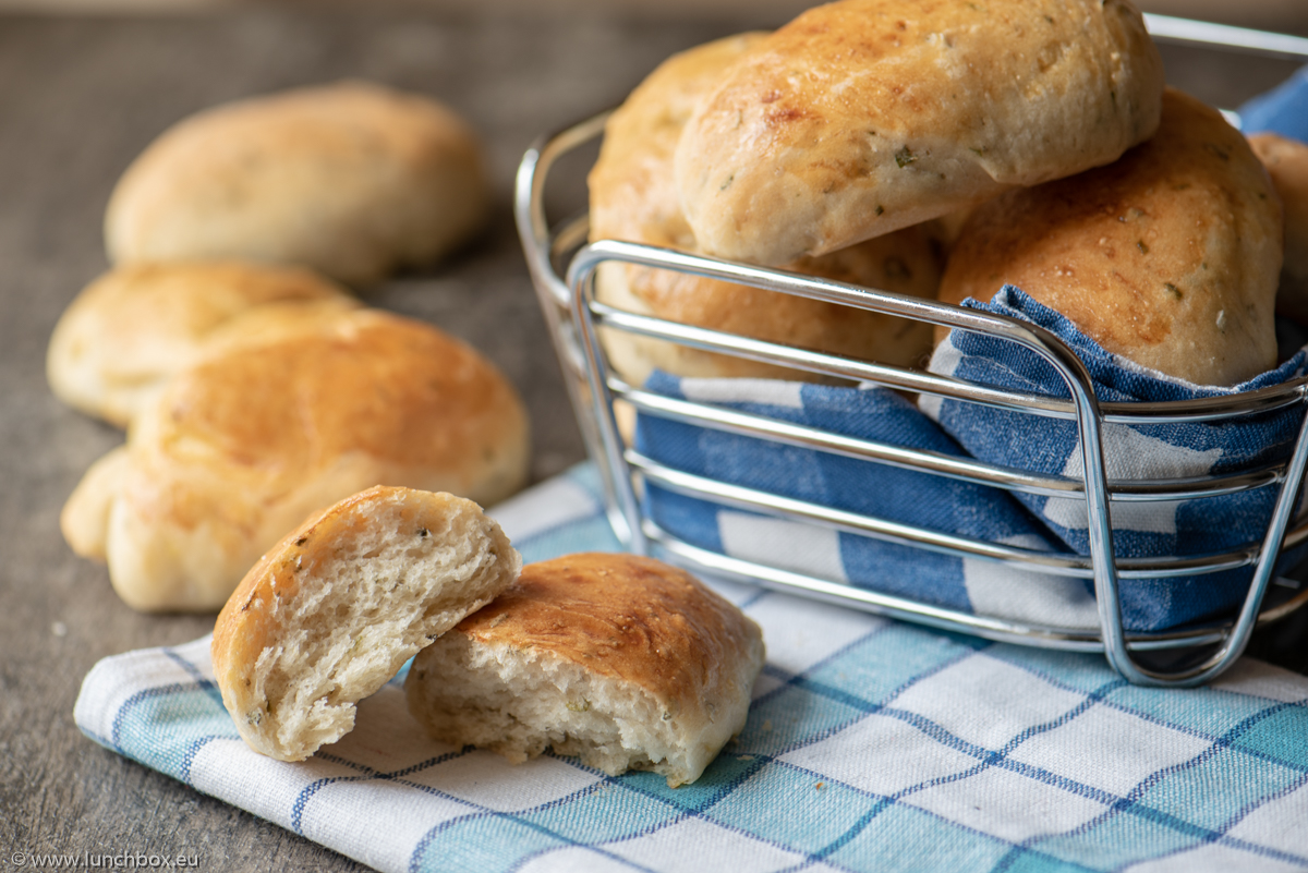 Italian herb rolls with cumin