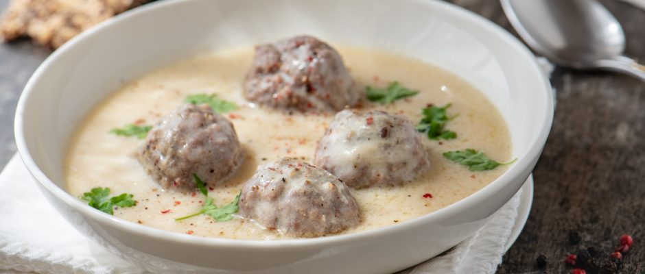 Meatballs in velouté sauce