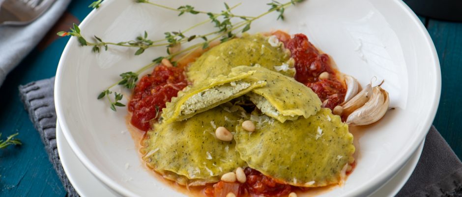 Ravioli with parsley and cheese