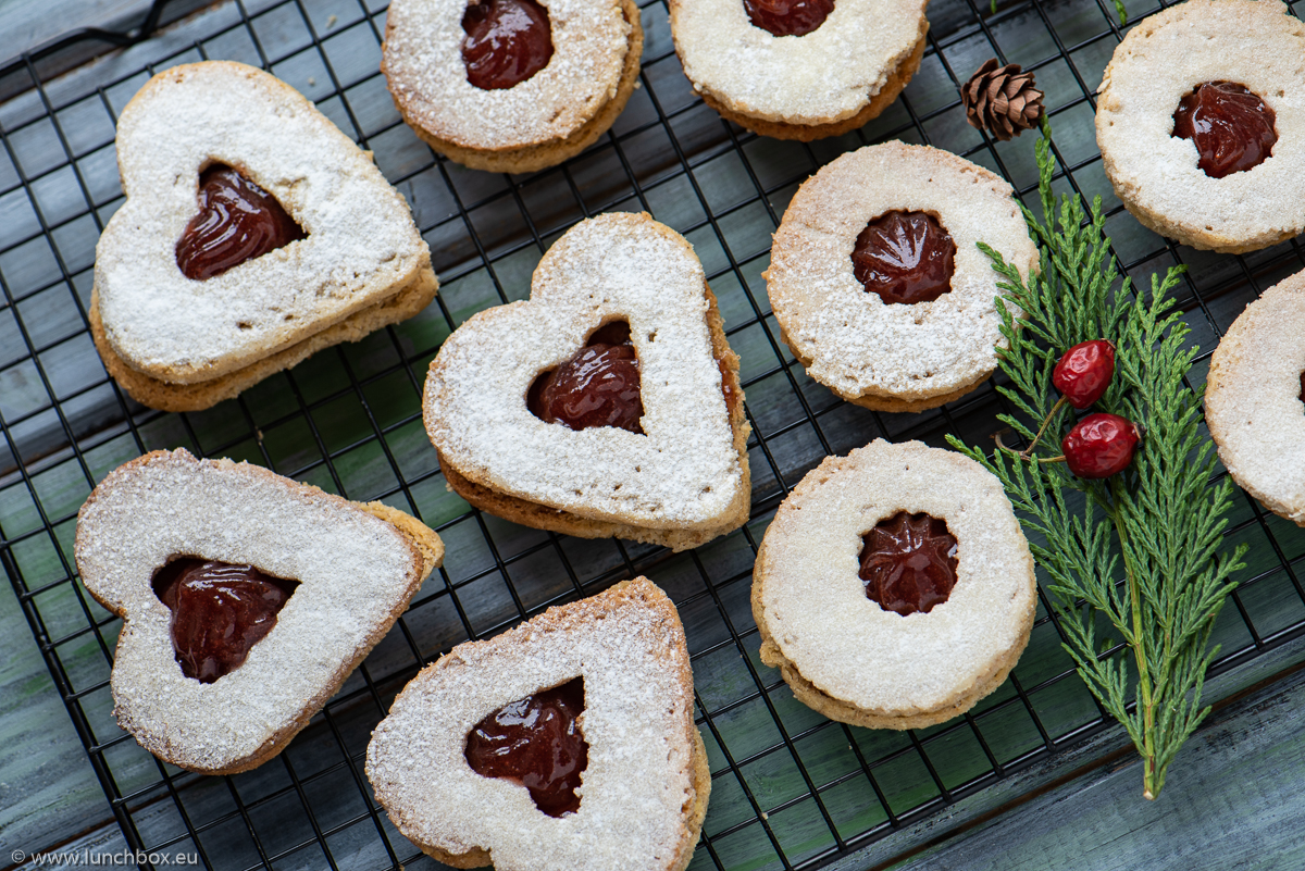 Linzer cookies