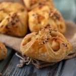 Бутерки с козе сирене и горчица