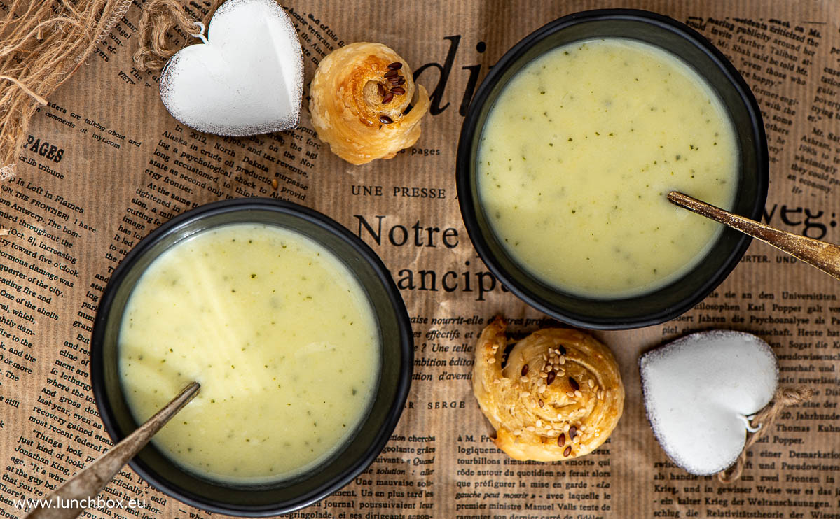 Zucchini cream soup